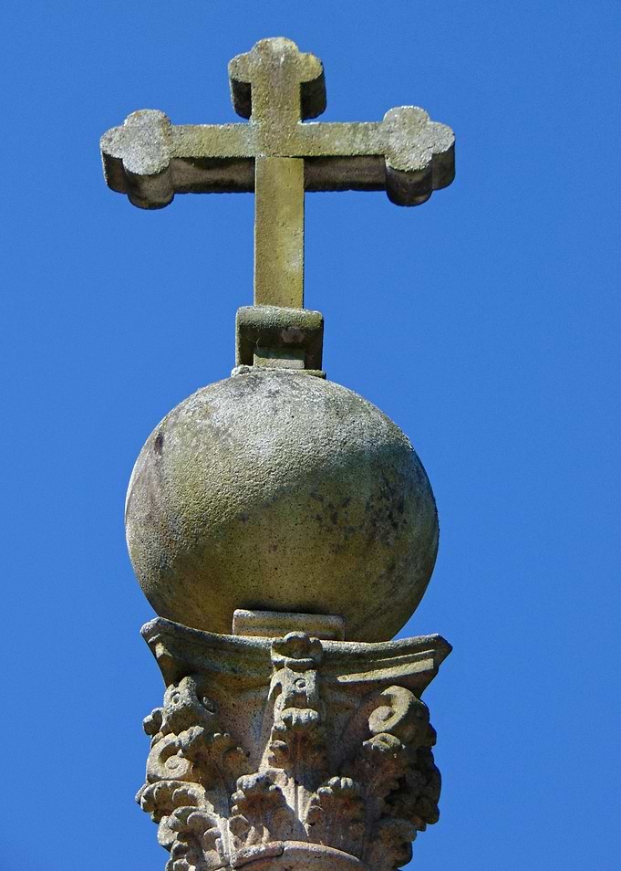 Traditional Stone Cross 02