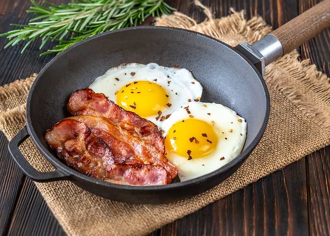 Fried eggs with bacon
