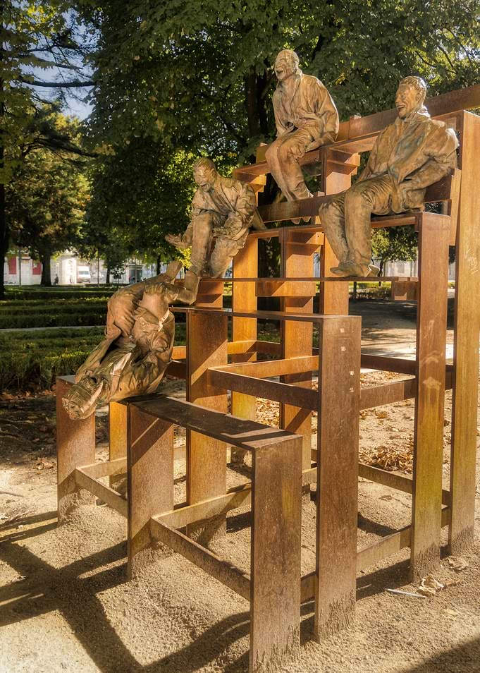 The mocking sculptures Set