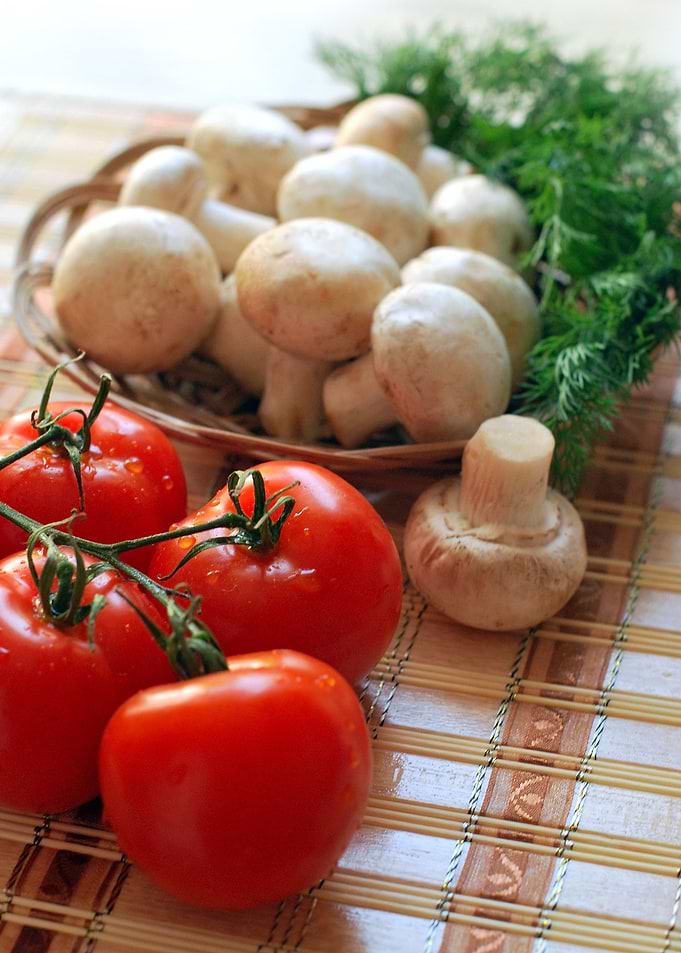 jamur kancing tomato red