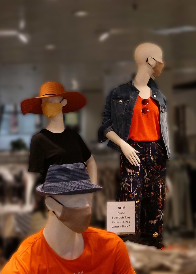 Manikins Distancing