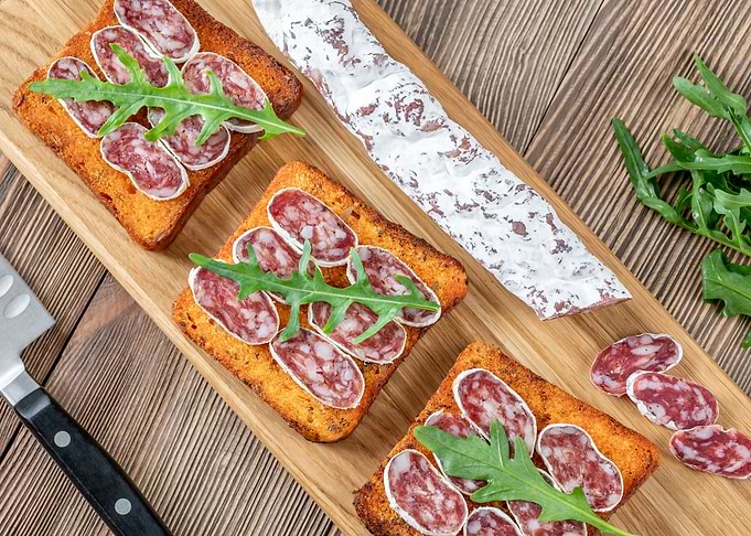 Toasts with fuet