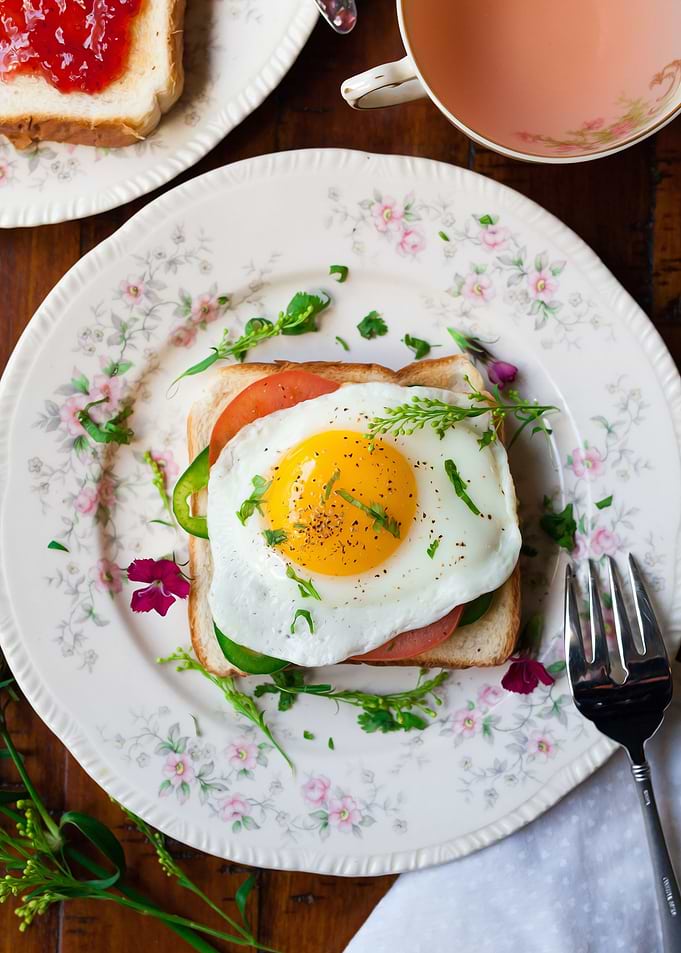 egg toast breakfast