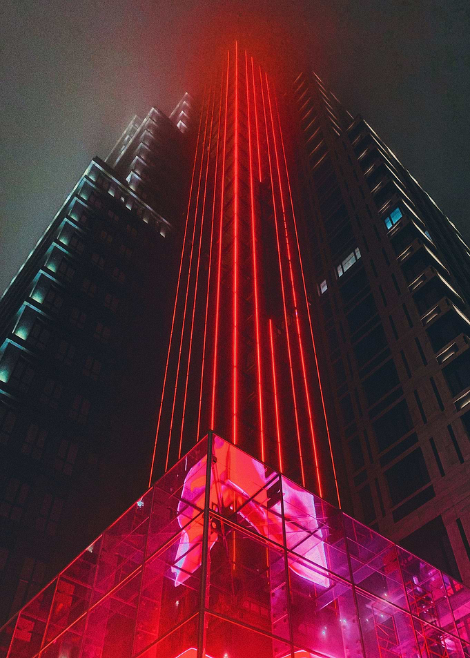 Red beams of neon