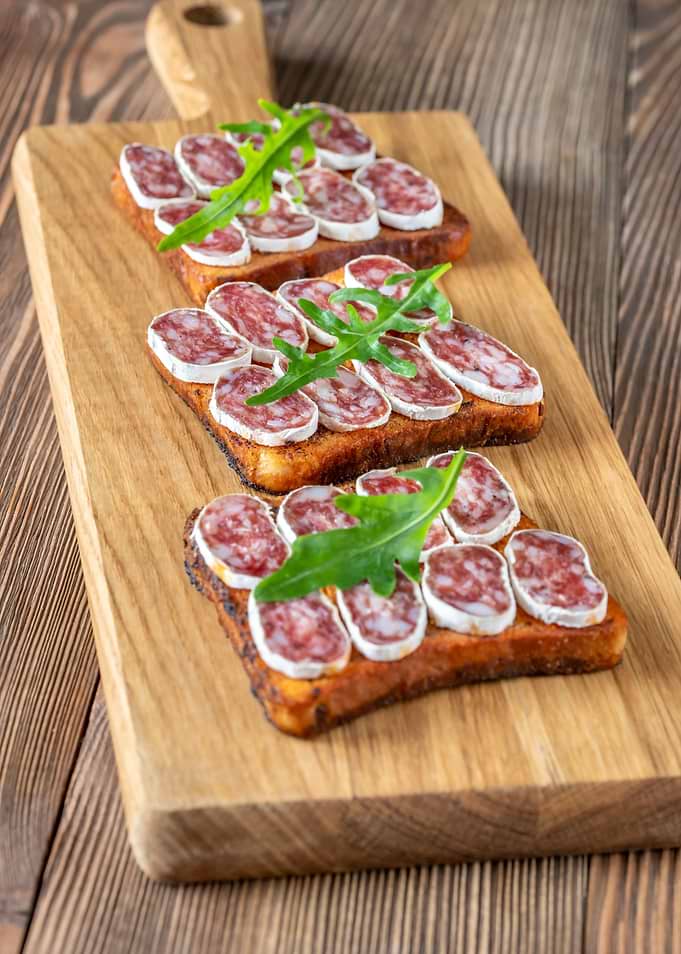Toasts with fuet