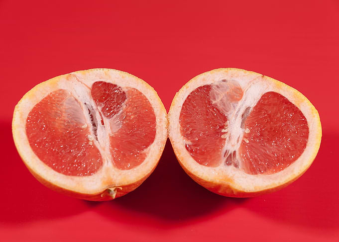 Grapefruit cut half red cu