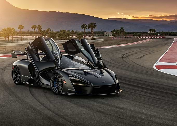 Black Mclaren Senna 2018