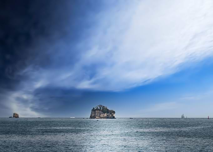 海中的一個小島