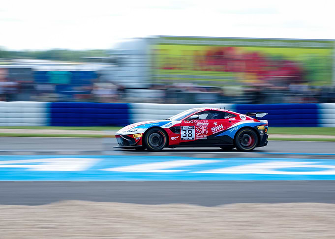 Fast Aston Martin
