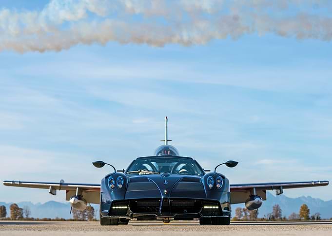 Pagani Huayra asault plane