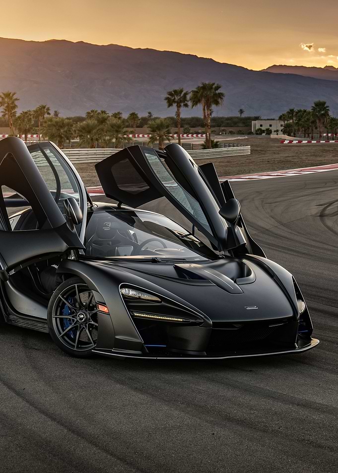 Black Mclaren Senna 2018