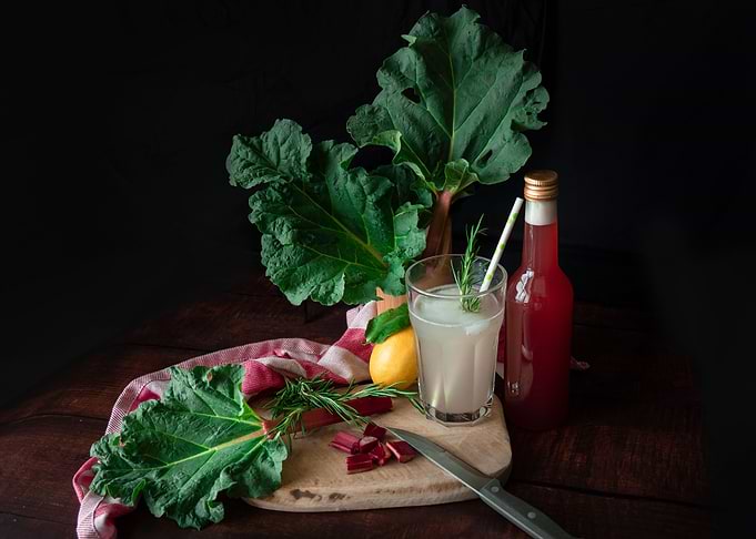 Rhubarb syrup with lemon