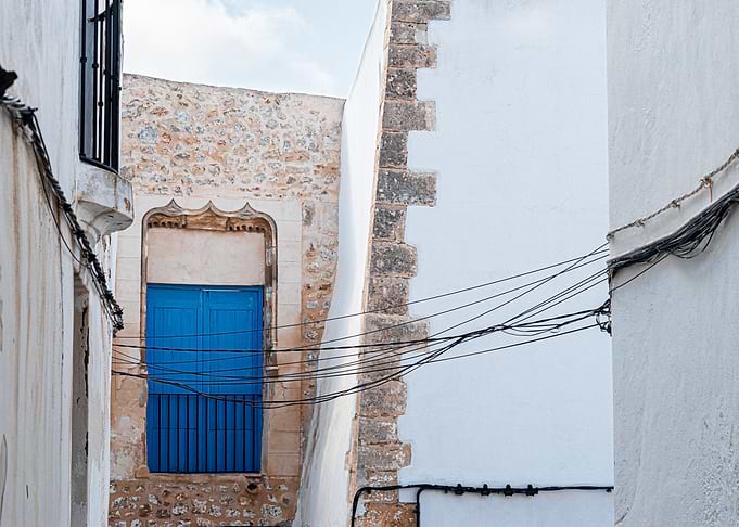 Calm alley