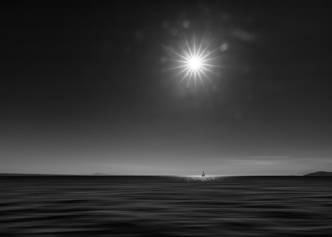 Sun star, B&W,sea,sunlight