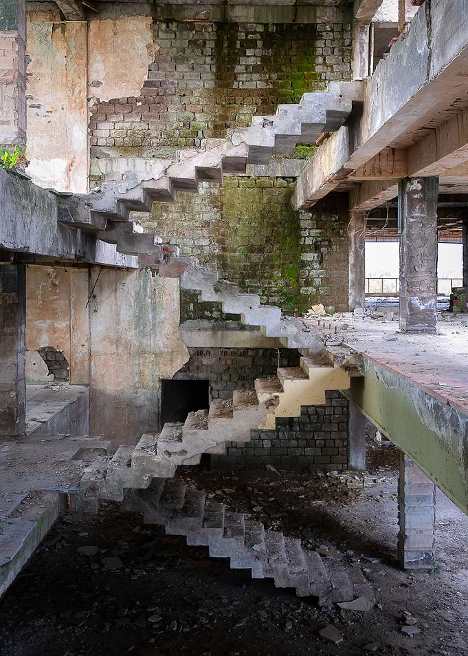 Zigzag Staircase
