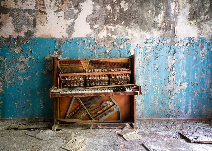 Broken Piano