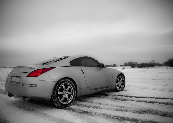 Nissan 350Z on snow