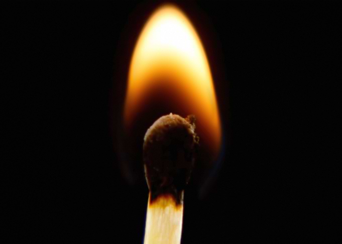 Match burning extreme macr
