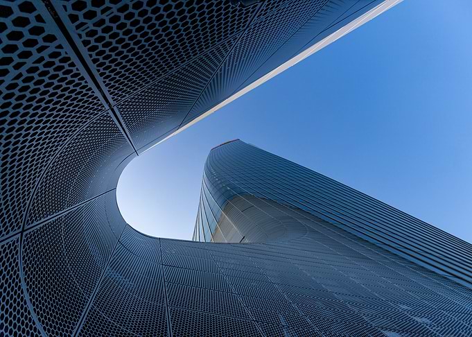 Urban curves in Milan