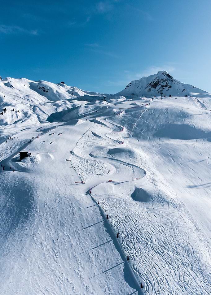 Turning ski slope
