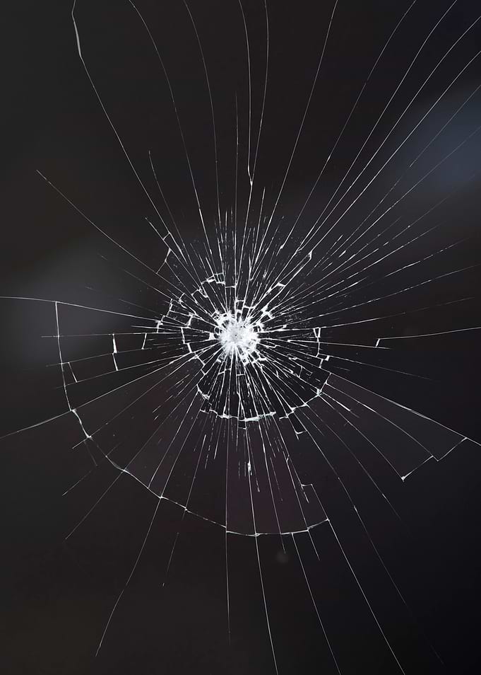 Spider effect Cracked Pane