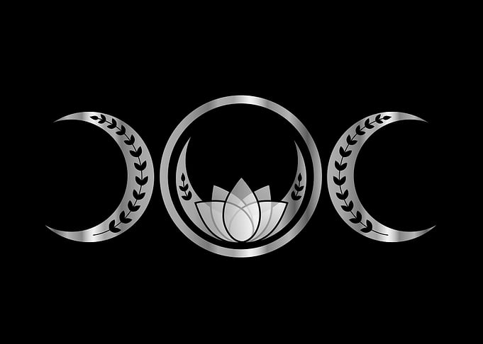 triple moon fertility sign