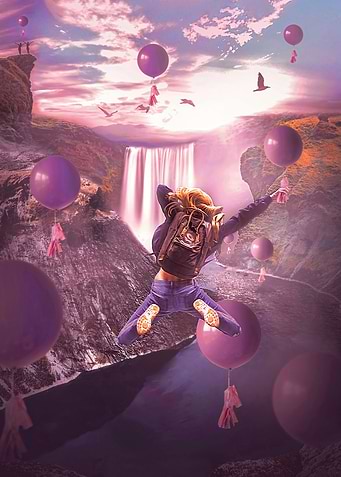 Chica saltando con globo