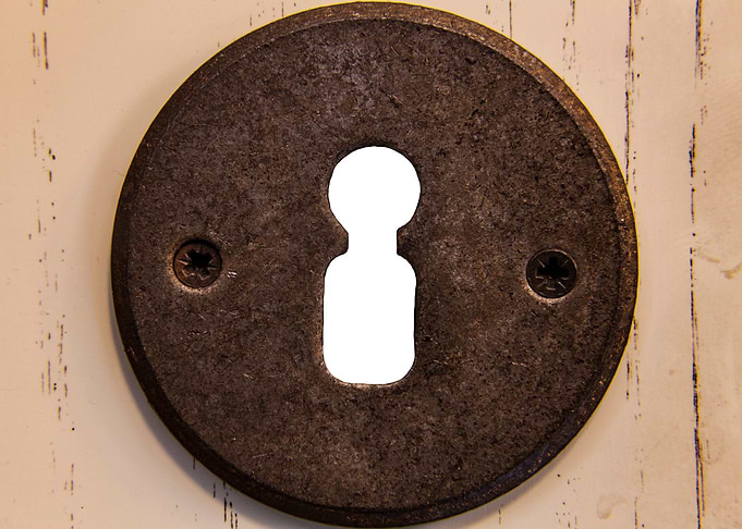 Keyhole door bright