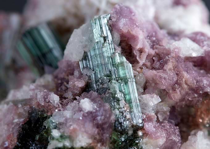 tourmaline mineral stone