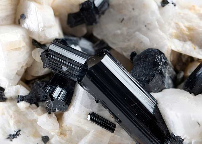tourmaline mineral stone