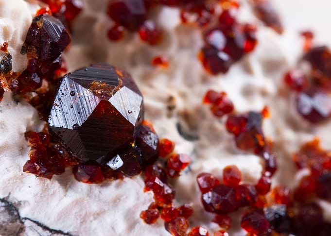 garnet mineral stone