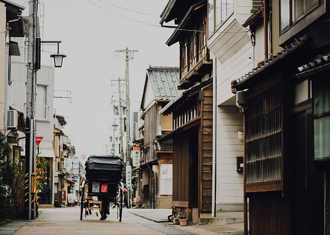 Alleyway travel