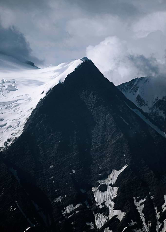 Mountains in minimalism