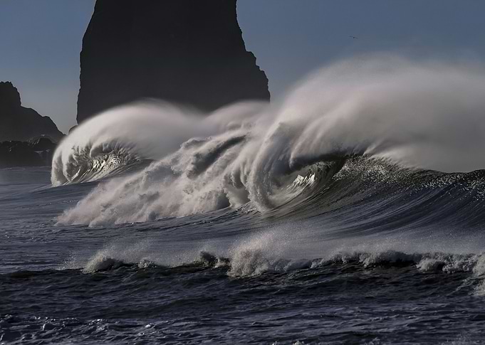 Stunning Wave Action