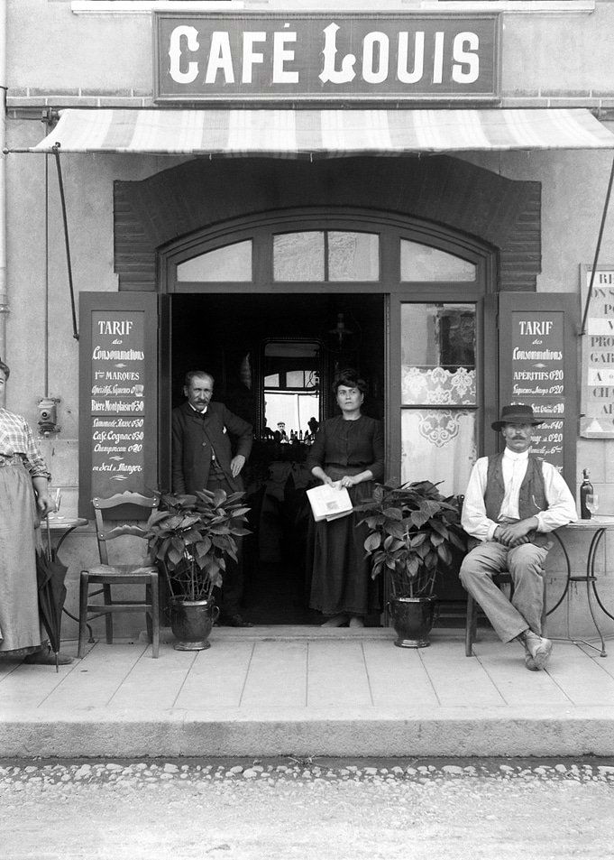 Vintage bar cafe Louis
