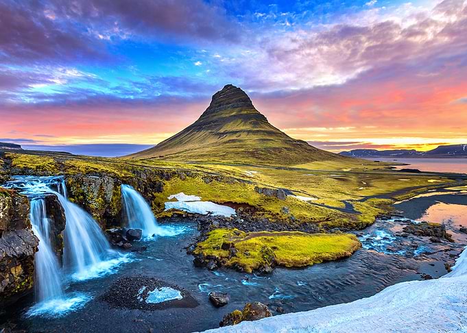 Kirkjufell at sunrise in i