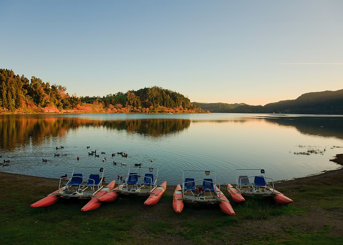 Furnas lake at sunset
