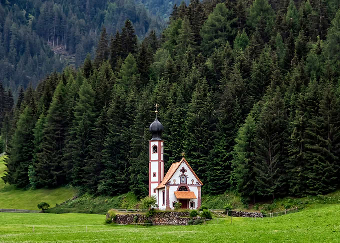 The lonely chapel