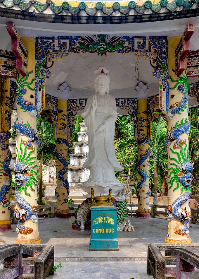 Non Nuoc Pagoda
