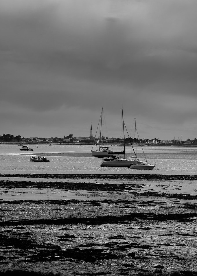 pleasure boats at lowtide