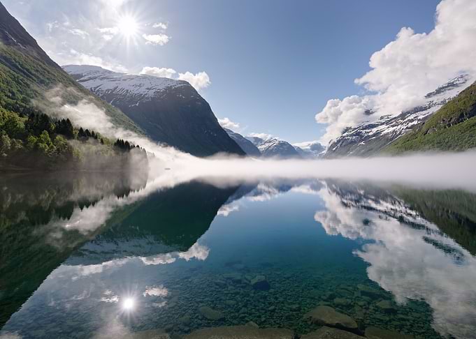 Morning light at the lake