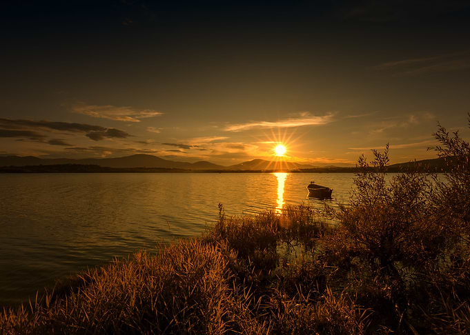 Autumn sunset on the lake