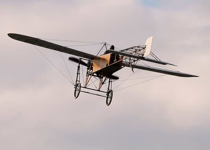 Flight of a Bi Plane