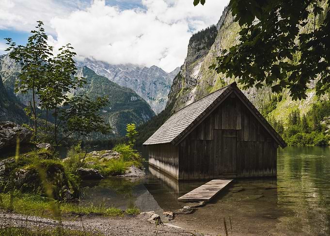Cabin at the lake