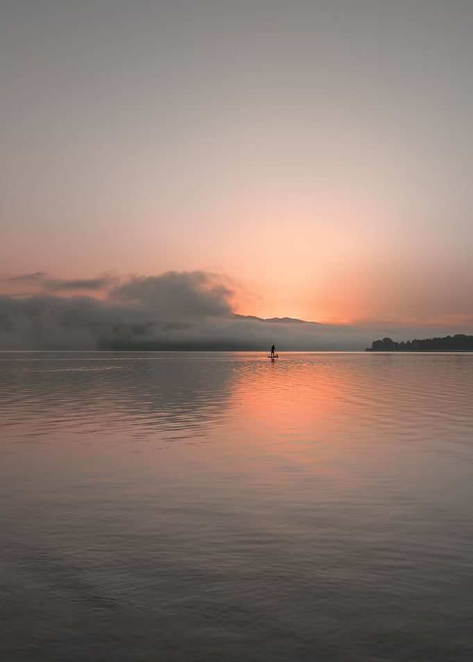 Misty morning on the lake
