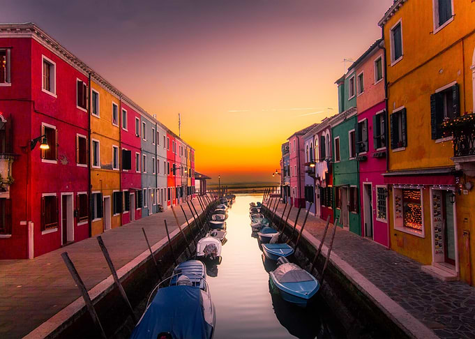 river side color house