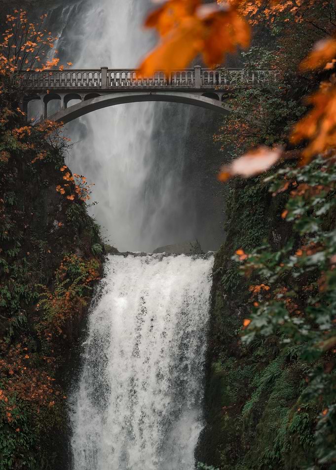 Multnomah Falls autumn