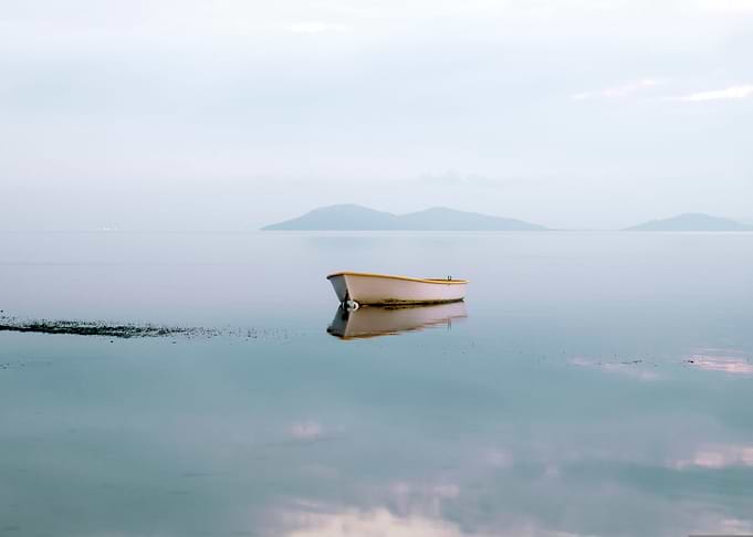 boat white