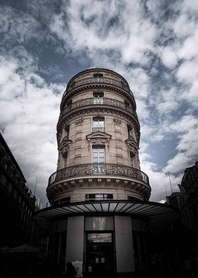 Building Pont Neuf Paris