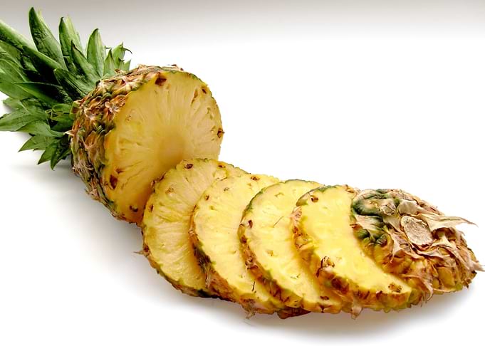 sliced pineapple